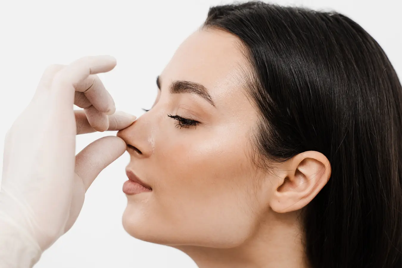 Cómo cambia tu rostro con una rinomodelación sin cirugía